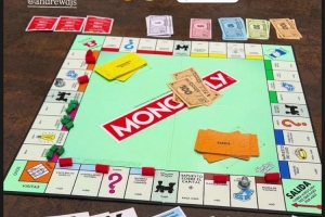 赛后放松一下！因卡皮耶社媒晒玩大富翁游戏照片