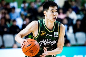 能攻还能传！郭昊文半场8中3&罚球6中5砍下13分6助攻