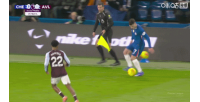 错失良机！内托边路传中，佩德罗近距离抢点被马丁内斯扑出