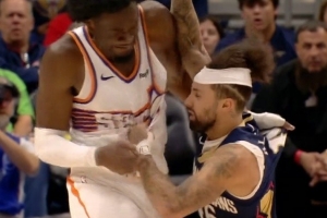 美网友热议老六&马威拳击：像克林打沙鲁 普尔很高兴这次是旁观者