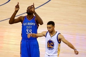 不到20分钟砍30+？小火车搭载另4人 死神携手爱神 马刺出品猜不到