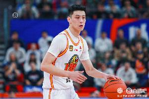 打得很积极！栾利程替补7中4拿到12分1板1助2断