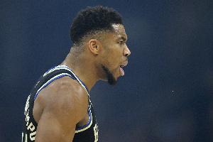 大杀器回归！字母哥复出限时仅打24分钟 15中10&10罚8中砍下29+8