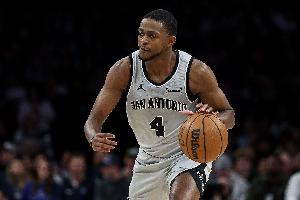 张佳玮：福克斯仍是马刺的第一攻击手 今天最后本该由他出马单挑