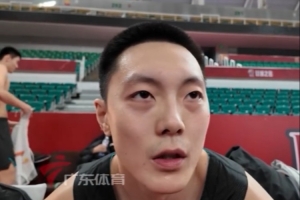 胡明轩：膝盖已经好了一些 会根据自身情况尽可能帮助球队