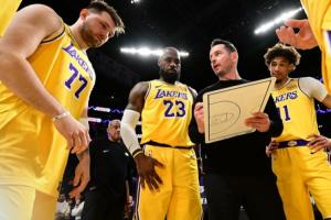 雷迪克：老詹回归后球队进攻打得太随意 这是我的责任！