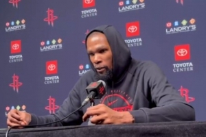 KD：我尽量在协防到来之前投篮 高位就直接出手&避免扎进人堆之中