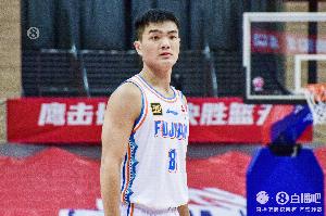 挺铁的！黎伊扬半场5中1仅拿2分1板1助1断