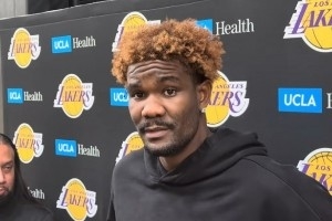 从头开始？艾顿新造型上线：告别地垄沟 解锁黄色爆炸头