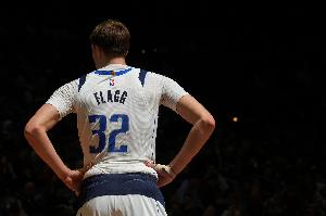 状态全无！弗拉格半场4中0仅靠罚球拿到2分还有4失误 正负值-16