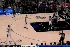 杀死比赛！马尔卡宁补扣&三分球连拿5分不给马刺机会