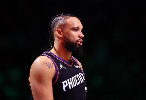 手感很一般！狄龙18投7中&三分7中2 拿到18分4板2抢断