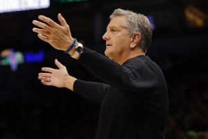 不敌篮网！芬奇：若球员有清醒的自我认知 就得拿出实际行动解决