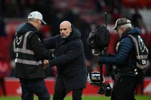 小插曲！瓜迪奥拉赛后被摄影师挡道，随即用夸张手势示意后者让路