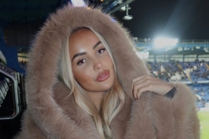 太阳报：帕尔默新女友来到斯坦福桥，现场观战切尔西vs维拉