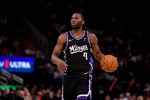 不靠杀伤！国王主场作战三节打完全队仅2次罚球 仍领先独行侠11分