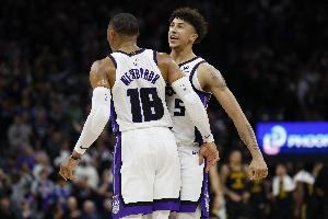 死亡缠绕！国王全场16次抢断造成独行侠失误19次