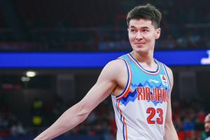 打得太稳了！阿不都沙拉木半场4中4高效拿下14分2板3助2断