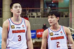 媒体人：胡明轩帮徐杰顶不少时间也是做出了贡献 萨林杰发挥完美