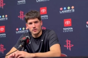 谢泼德：高中我每次防守都会尝试抢断 现在不能赌博要判断时机