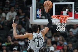 静雨：文班亚马打球观赏性最高 杨瀚森在这方面有潜力赶超他