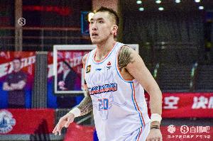 犯规困扰！陶汉林17分钟5中5拿到11分3板 有4犯规