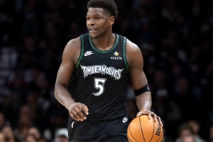 少些抱怨会更好！爱德华兹半场9中5得13分4板2助