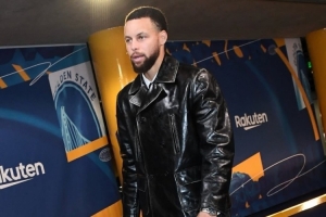 库里此前穿艾弗森签名鞋！艾弗森晒照回应：那个男人！