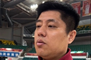 潘江：张宁在之前的比赛中腿拉伤了 今晚抱着学习的态度去拼广东