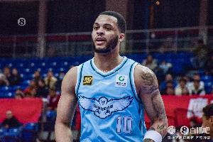 能攻善传！韦瑟斯庞半场9中4贡献全队最高13分外加6助 罚球4中4