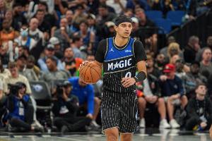 状态火热！布莱克首节11中5轰下15分5板2助 开场连拿13分