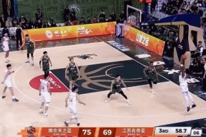 血亏！亨特失误反抢被吹违体&送郭昊文两罚一掷 自己还5犯毕业