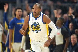 考虑过在加时赛一开始就上大个子吗？科尔：没 霍福德有时间限制