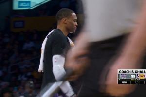 威少投诉场边球迷辱骂自己&后者被请离球馆 威少随后也离场了