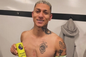 里沙利松社媒庆祝赢球：全场最佳、2粒进球被吹、1次助攻