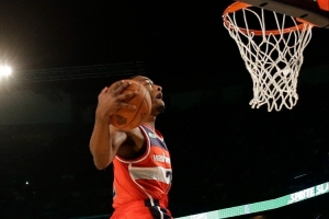 沃尔：若在我巅峰期也给我4个射手&一碰就响哨 我会打出更多高光