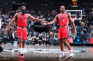 哈登：一旦小卡达到甜点位 防守者就无能为力了 只看他自己的手感