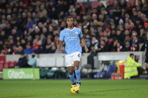 世体谈巴萨中卫目标：塞内西、阿克和德弗里等人均在考虑之列