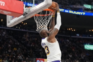 詹姆斯各年龄段场均数据：20多岁时得分最高 40多岁时最高效