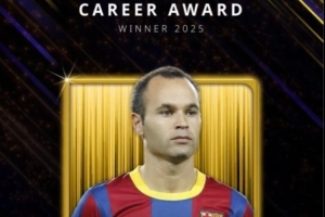 官方：41岁前巴萨中场伊涅斯塔当选环足奖2025生涯贡献奖