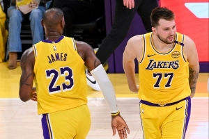 开局很重要！湖人本赛季上半场领先时球队战绩12-0 全联盟最佳！