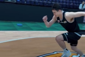 早日回归！工作室官博晒赵继伟训练视频：康复状态越来越好