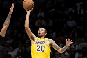 获得本场比赛用球 尼克·史密斯：能在湖人队打球很幸运