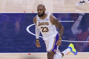 这可是40岁啊！詹姆斯40岁数据：场均23.9分7.1板7.4助 命中率52%