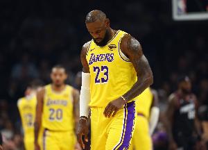 詹姆斯：在AR缺阵期间 我们需要尼克·史密斯作为持球手发起进攻