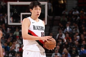 拓记：杨瀚森较好地完成了轮换内的任务 也有亮眼表现