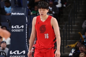 解说：有些球迷非黑即白 要不说杨瀚森约基奇 要不就说他混不下去