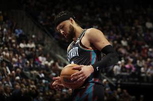 醒得太晚！康宁汉姆18中9拿到27分5板9助 上半场0分