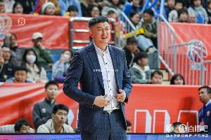 杜锋：我们有几个年轻瓜蛋子&还有几人因伤缺阵 能赢真非常不容易