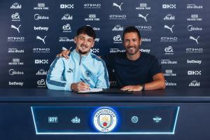 天空：特拉福德冬窗不会离队，此外曼城在寻找赖因德斯的替补